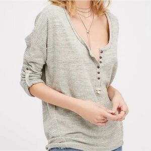 FREE PEOPLE Shirt Womens XS Gray Cream Beach Haven Scoop Neck Henley Roll Tab